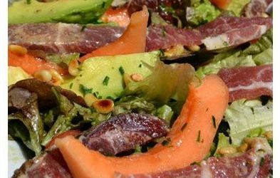 Salade de melon et d’avocat à la coppa