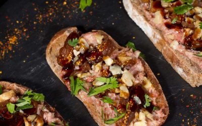 Tartines rillettes de canard  figues noix gingembre  Bordeau Chesnel