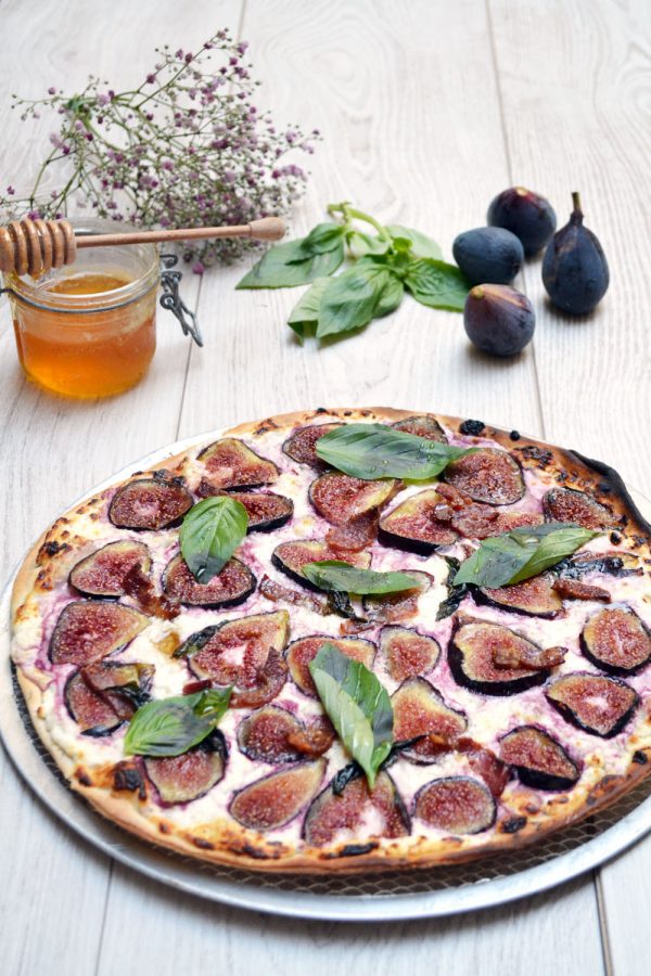 Pizza blanche aux figues et chèvre