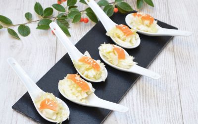 Cuillères de salade japonaise au choux