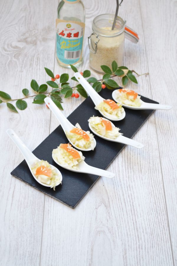 Cuillères de salade japonaise au choux