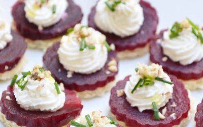 Toasts de betterave, chèvre, miel et noisettes