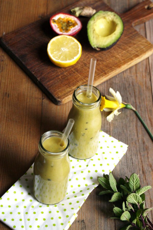 Smoothies banane avocat fruits de la passion