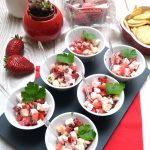 Salade de crevettes, fraises et feta