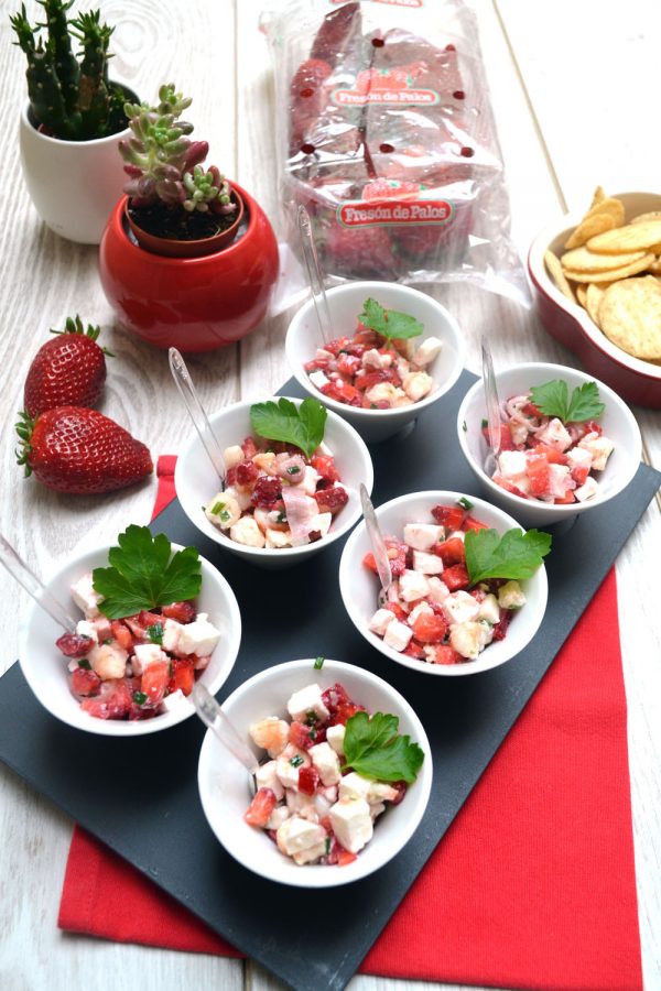 Salade de crevettes, fraises et feta