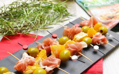 Brochettes de jambon de parme, d’olives et d’orange