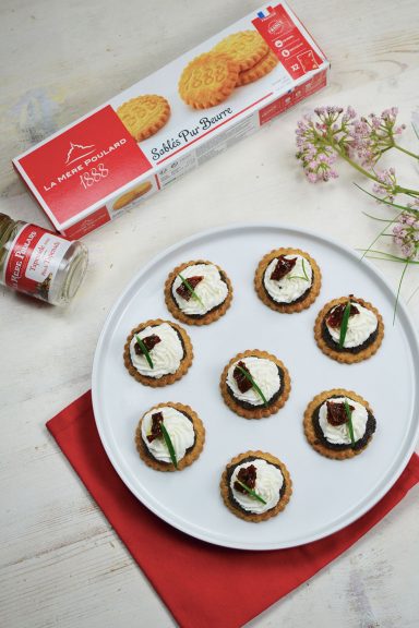 Sablés aux fromages et tapenade de la Mère Poulard