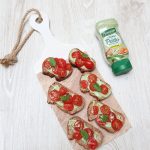 Tartines de pesto et tomate