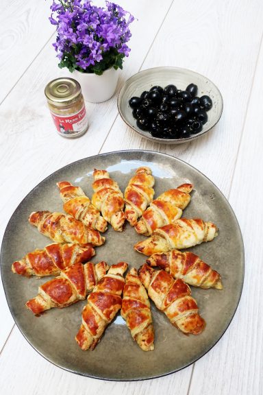 Mini-croissants à la tapenade verte