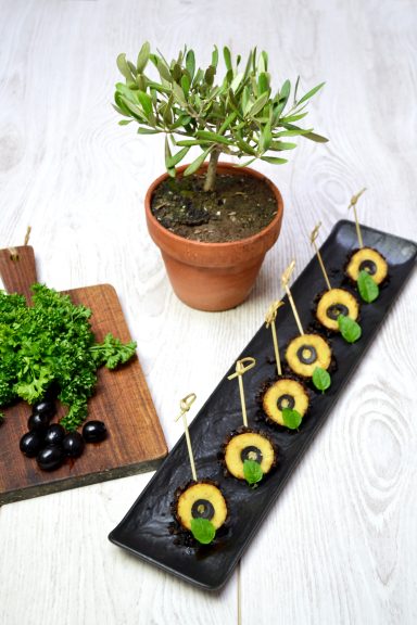 Sucettes de polenta aux olives noires