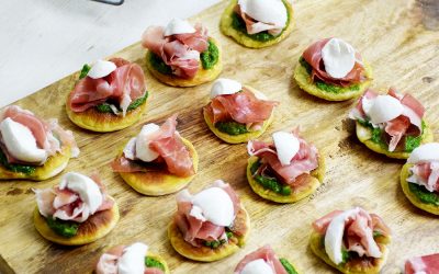 Pizzettes au pesto et jambon de Parme