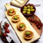 Mini tartelettes tomates Idiazabal et olives Gordal d’Espagne