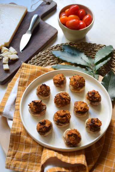 Champignons farcis à la tomate