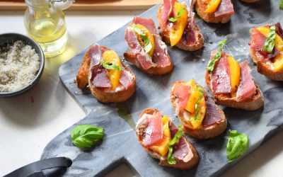 Tartines de mozzarella, nectarine et jambon de Bayonne