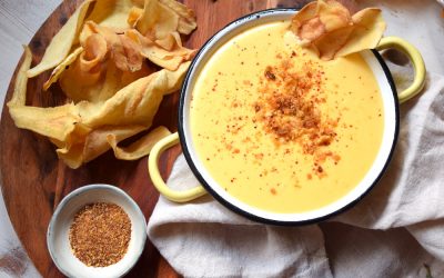 Crème de Cheddar et chips de panais