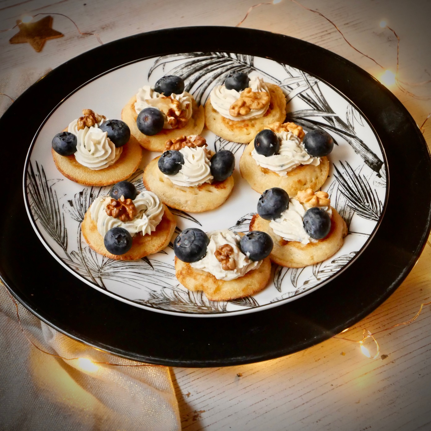 Blinis crème de Saint-Agur et myrtilles